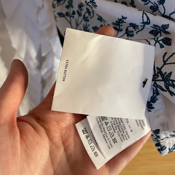 DKNY Floral Spring Top Medium NWT - Picture 9 of 10